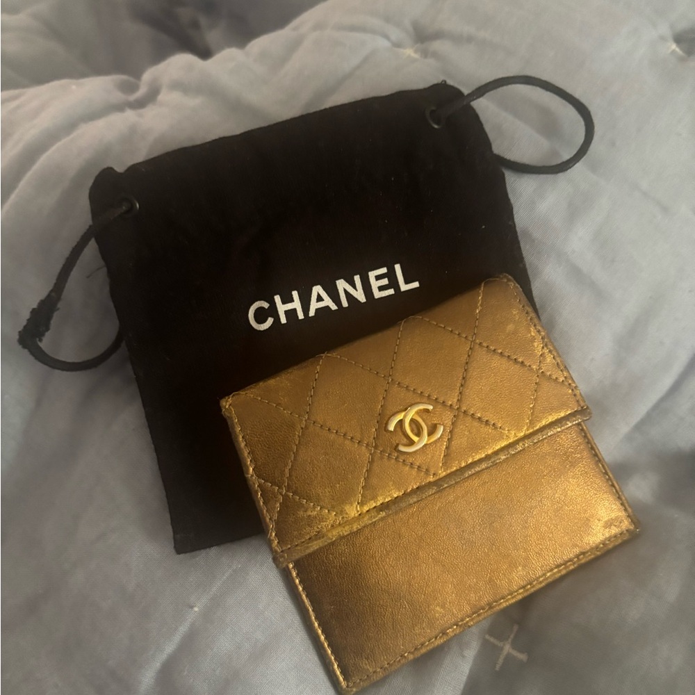 CHANEL authentic Gold Card case - Picture 9 of 9